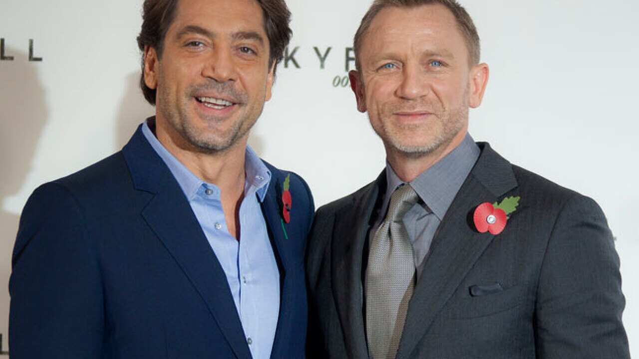Craig_bardem_Bond_L_111104_aap_1772075882