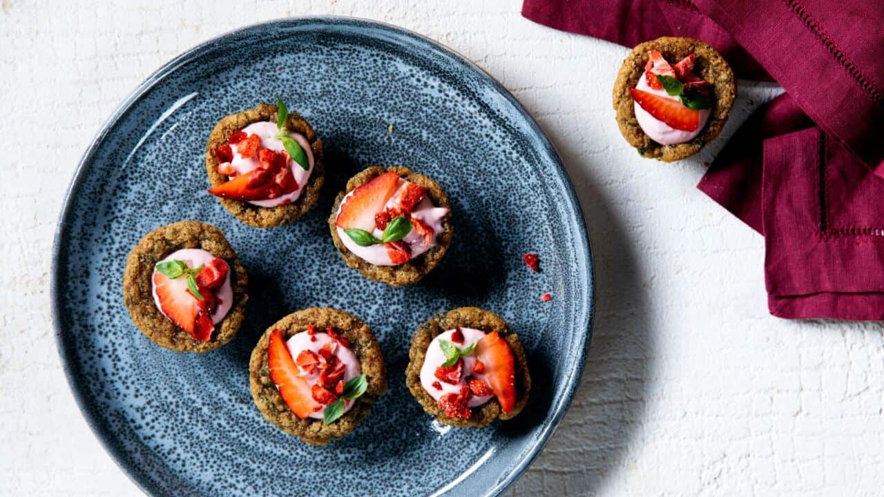 Strawberry cheesecake cookie cups