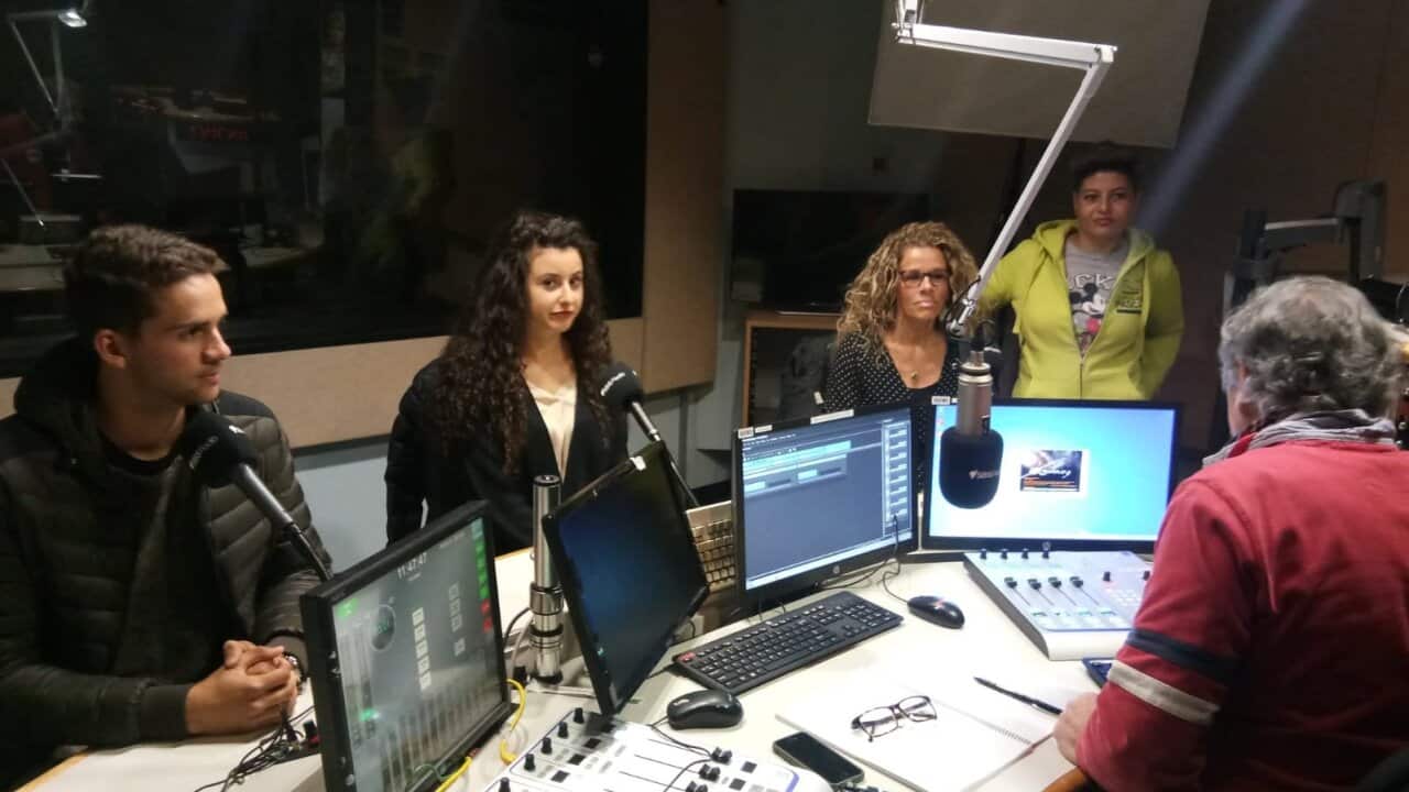 Da sinistra, gli studenti Marco Cardelli e Agnese Tomassoli, e le insegnanti Anne-Marie Peduto e Adriana Ponziano.