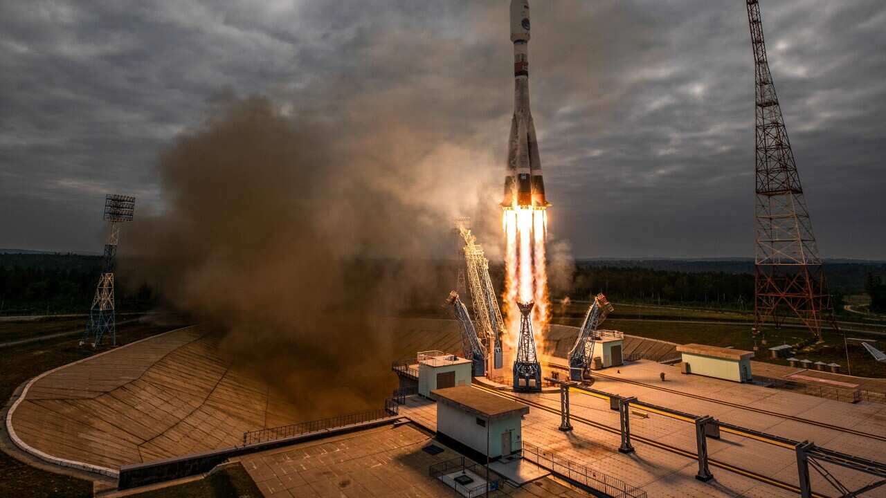 Russia: Roscosmos launches Soyuz 2.1b rocket carrying Luna-25 lander