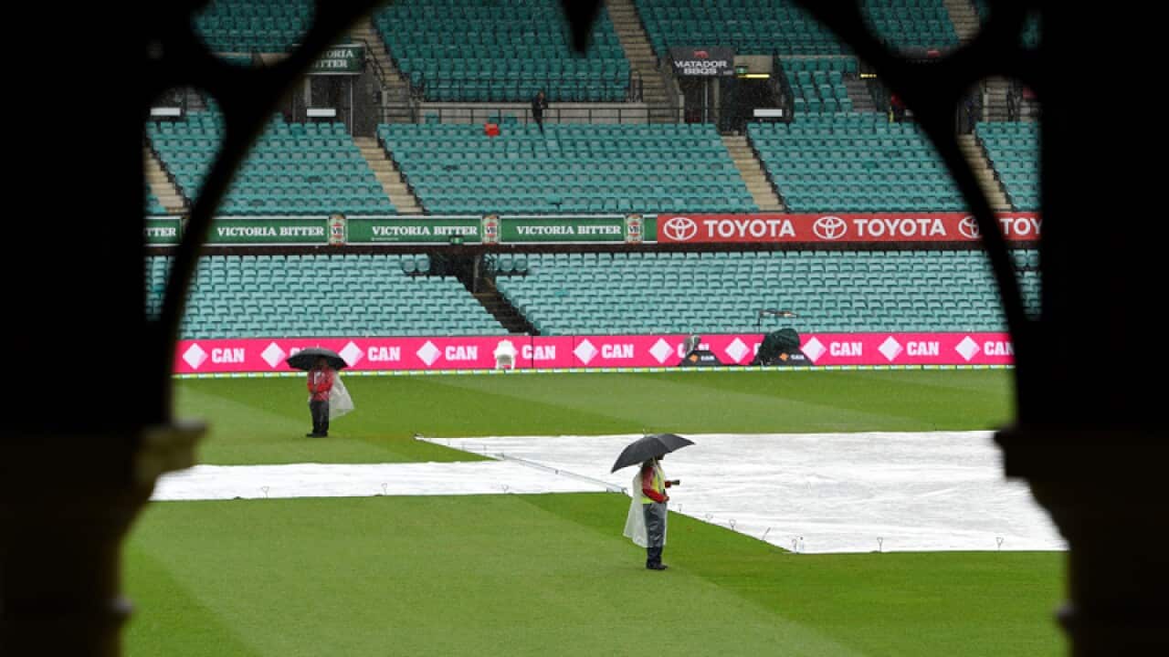 Ground staff at the SCG has rains continue to fall