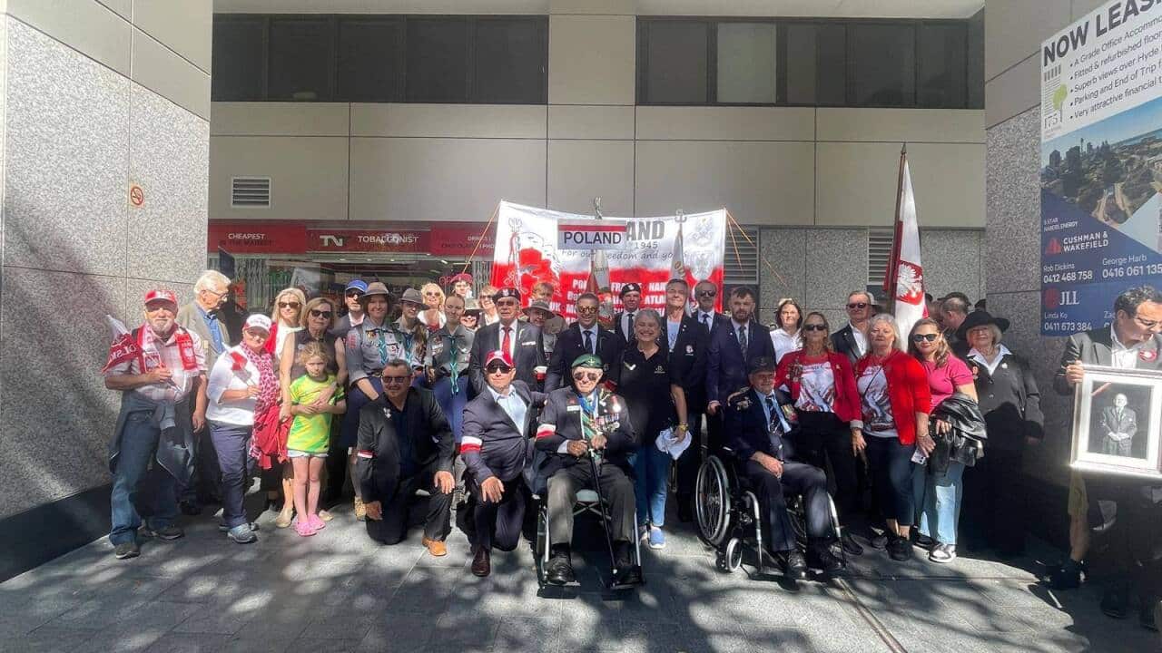 polacy w marszu anzac Sydney.jpg