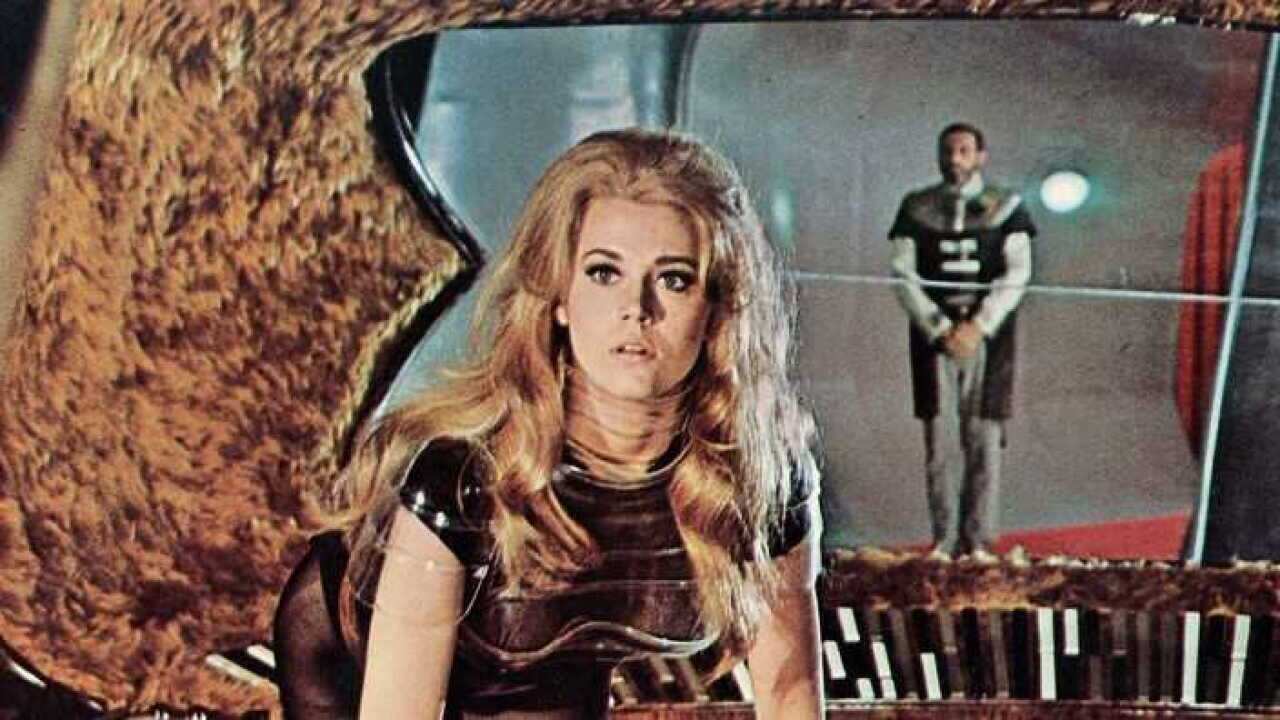 Venerdì alle 23.00 su SBS va in onda il film Barbarella, il classico degli anni ‘60 con Jane Fonda