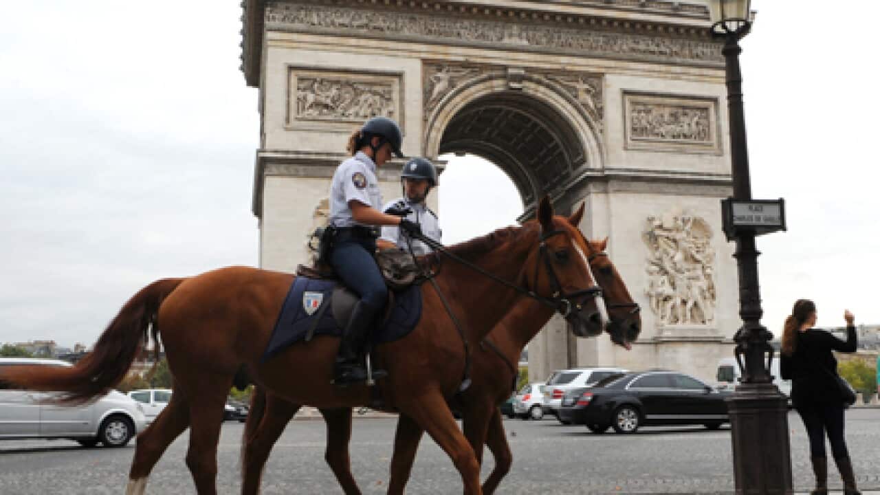 arc_triumphe_france_police_101005_B_getty_569275112
