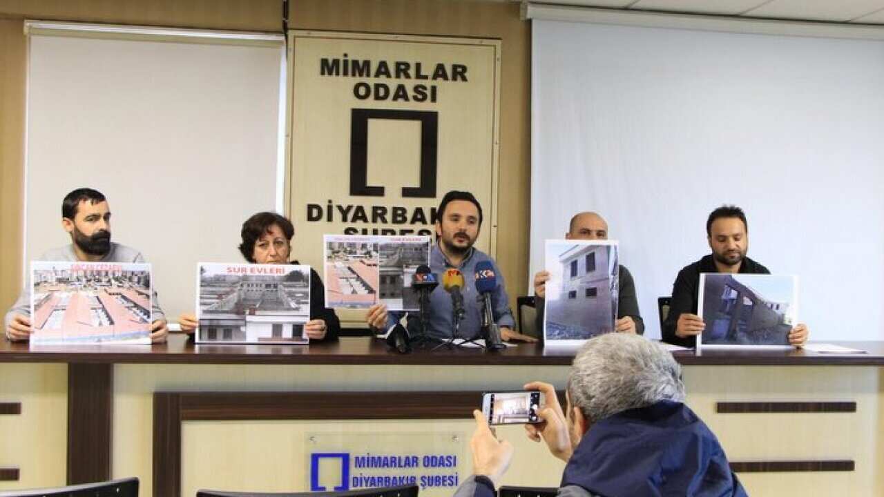Meeting in Diyarbakir about rebuilding Sur