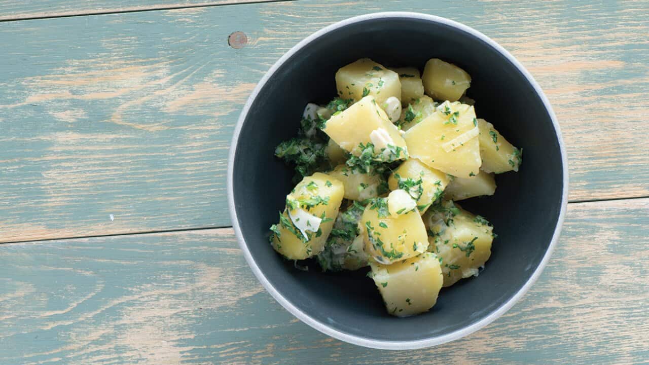 Potatoes boiled in garlic cream