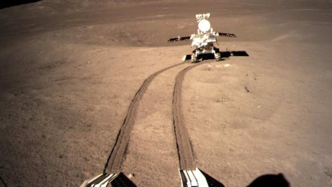 China's lunar rover leaves wheel marks after leaving the moon lander.
