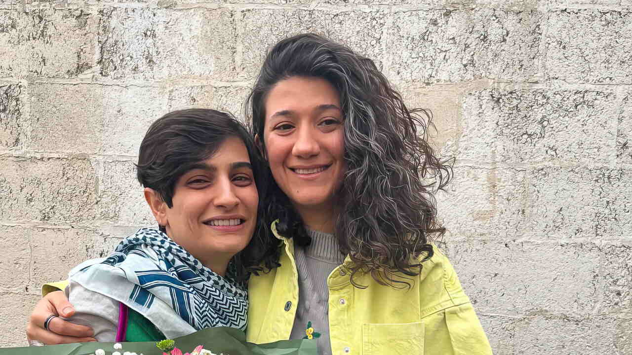Two Iranian Journalists Are Released From Prison - Tehran
