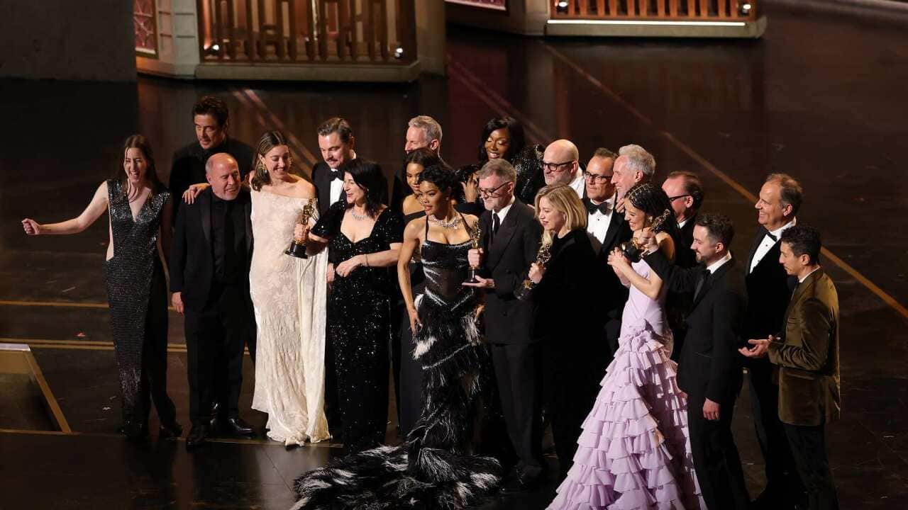 cast-and-crew-accept-the-best-picture-award-for-one-battle-after-another-getty.jpg