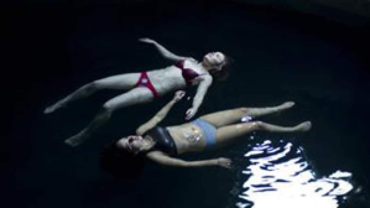 The-Kiss_301_97018577