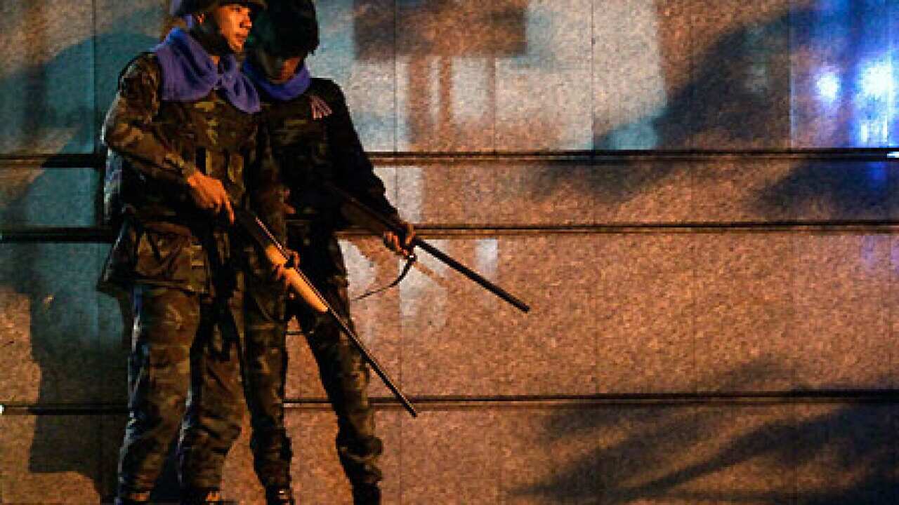 thai_soldiers_protest_100428_ap_aap_B_1765269672