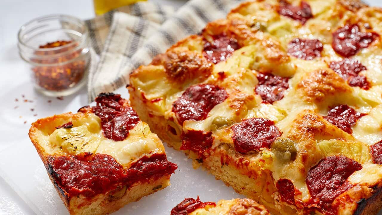 Detroit style pizza from Mary Makes It Easy