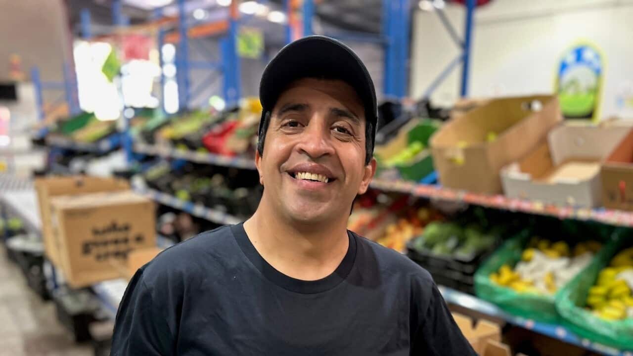 Mo Nabaie, working at the CERES warehouse (SBS-Sandra Fulloon).jpg