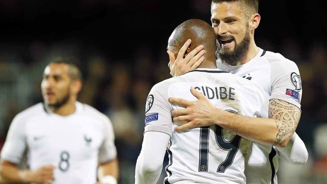 France's Olivier Giroud (R) celebrates with his teammate