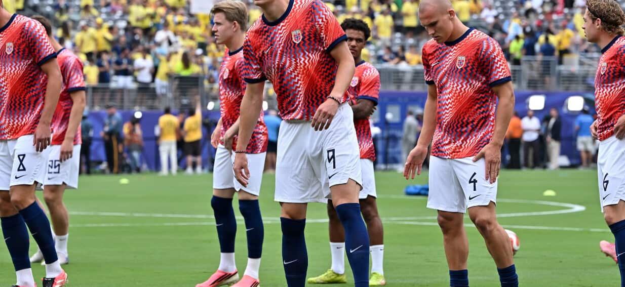 Norway v England LIVE: Quarter-final starting soon