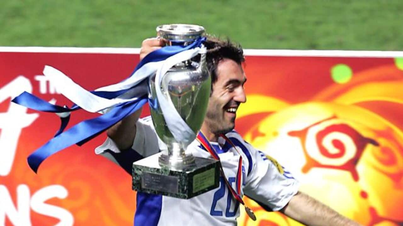 Ο Γιώργος καραγκούνης με το τρόπαιο του Euro 200
