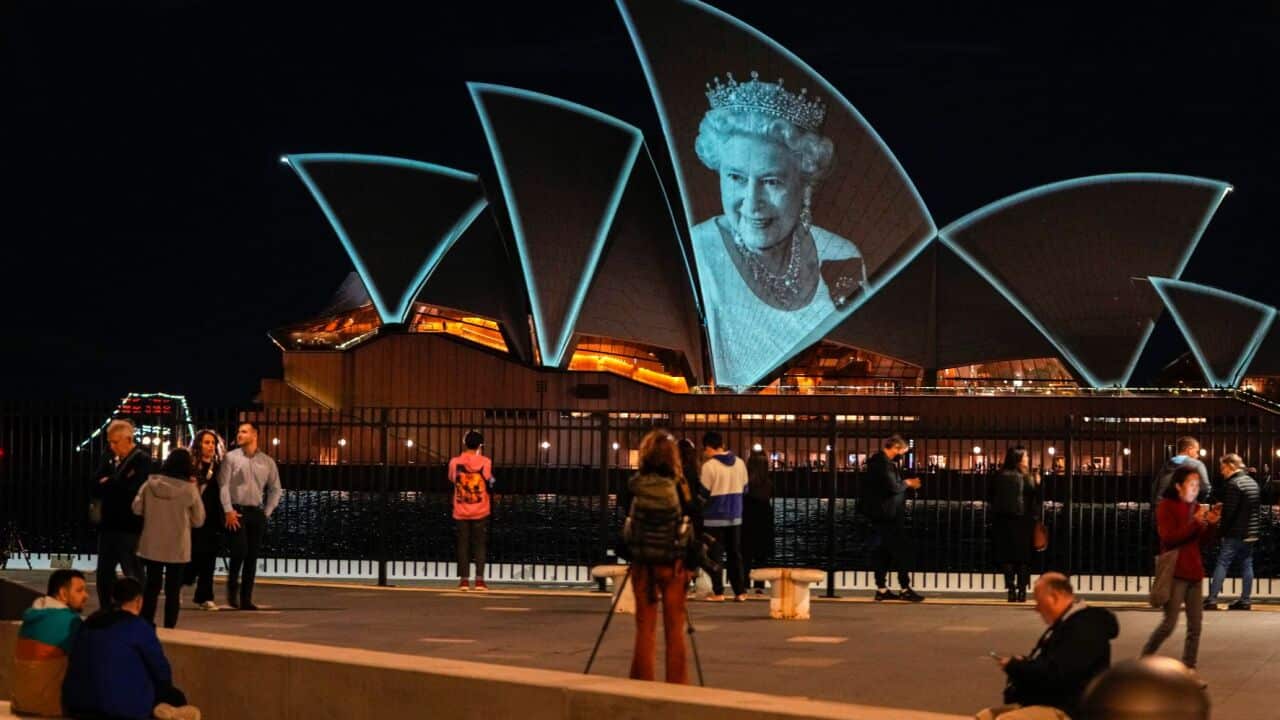 雪梨歌劇院投射女王肖像悼念,白金漢宮宣布女王葬禮於9月19日舉行。