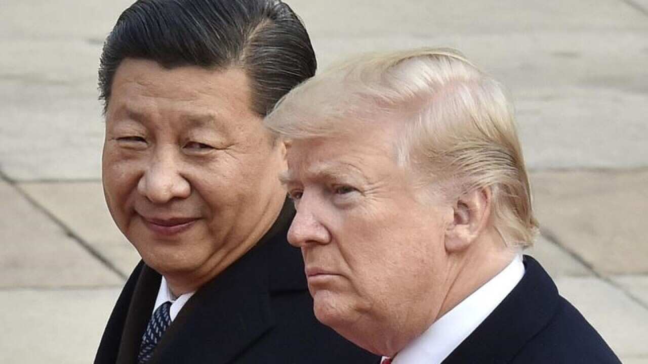 US President Donald Trump (R) and Chinese President Xi Jinping