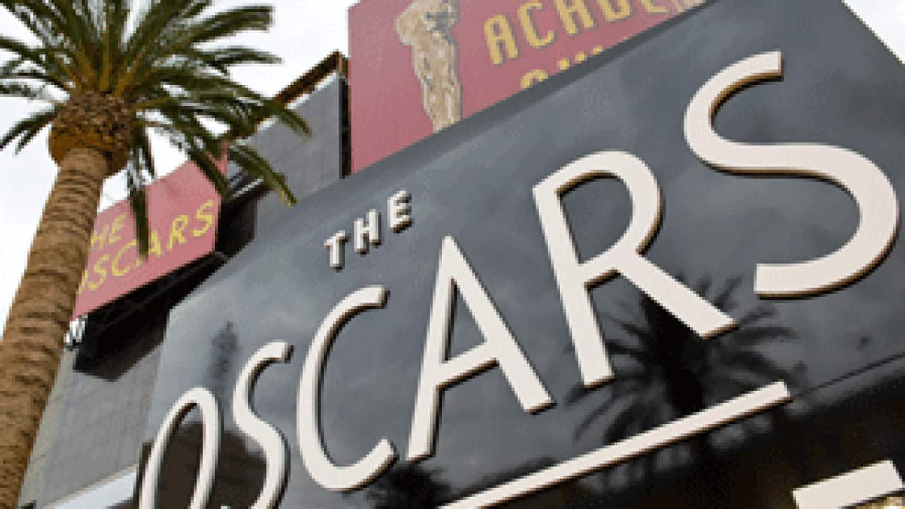 Oscars_outside_301_1194357274