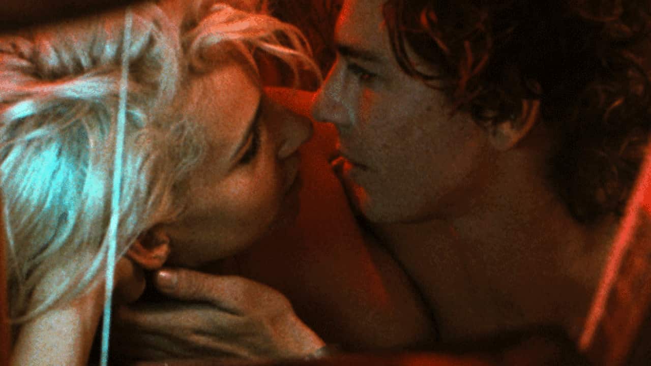 Dogs_kiss_1986_627_196971701