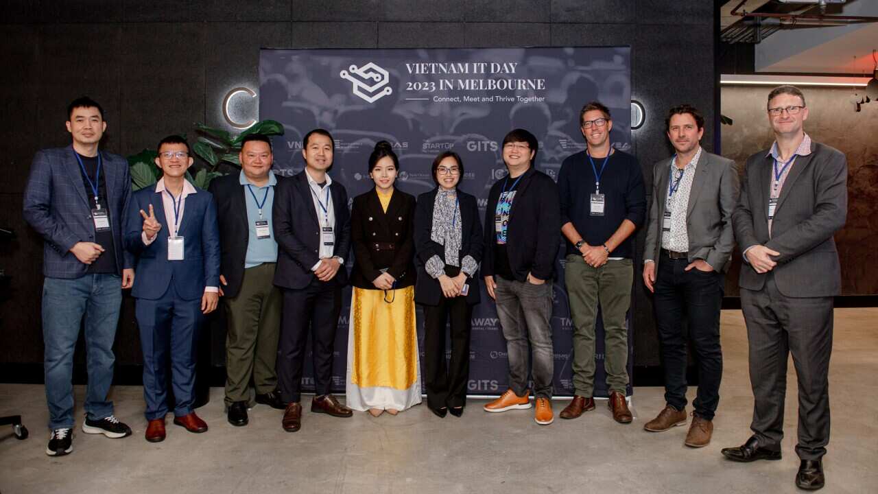 Photo 2_Speakers at Vietnam IT Day 2023.jpg