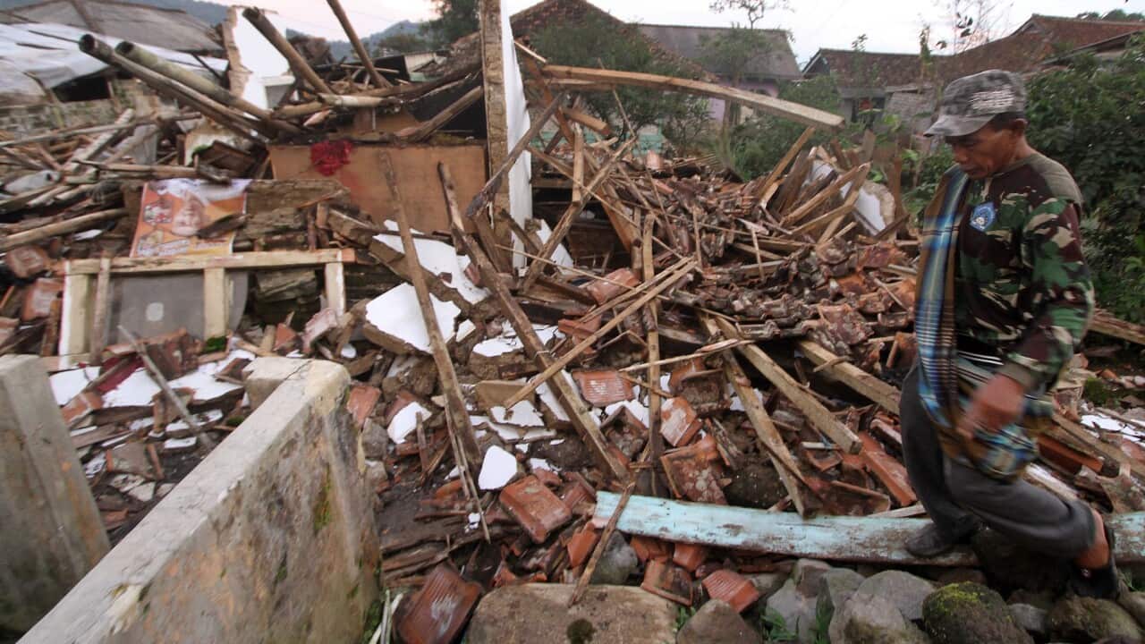 A number of buildings collapsed due to an earthquake in Indonesia