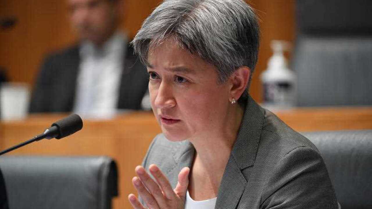 工黨外交事務發言人黃英賢(Penny Wong)表示,使用外交和軟實力以及國防夥伴關係,應該是澳洲與太平洋地區關係的關鍵要素。