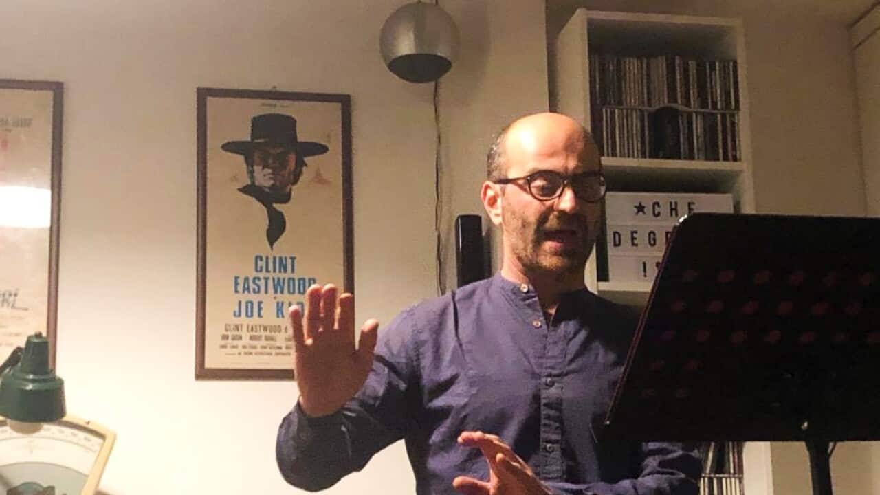 Giovanni Ludeno intepreta una sua opera originale a casa di "sei persone in cerca di attore"