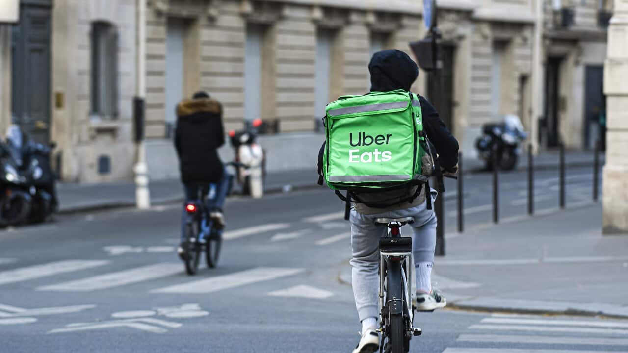 Illustrations Of Bicycle Delivery Men - Paris