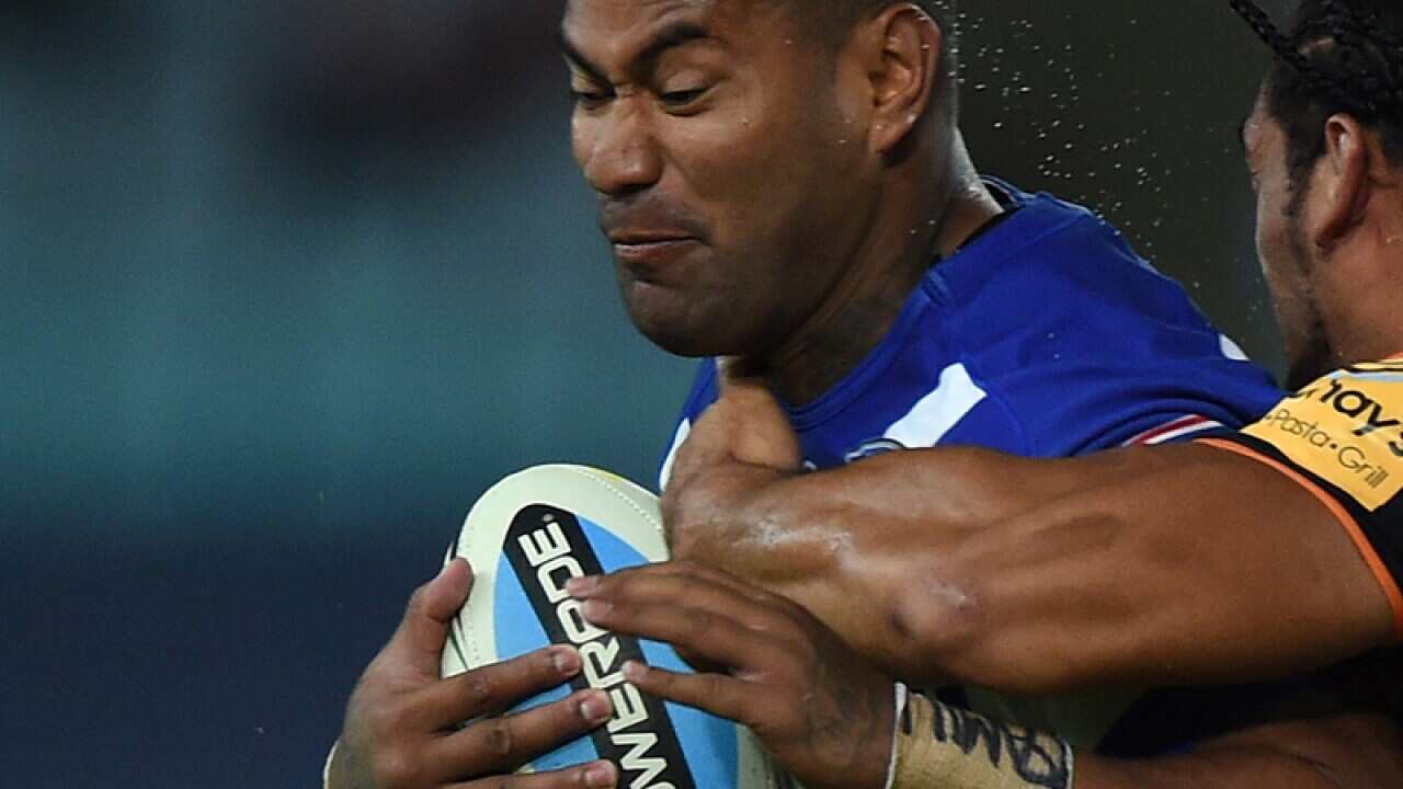 Tony Williams (left) of the Bulldogs