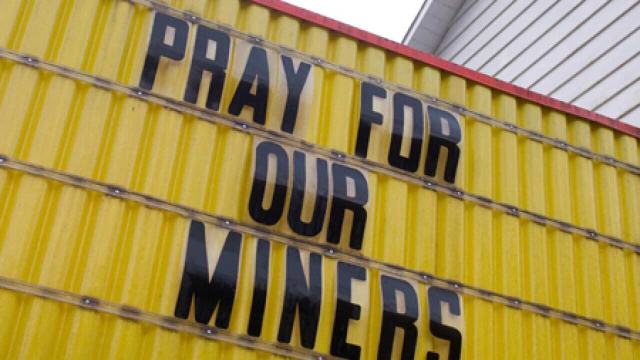 mine_rescue_100407_L_aap_2112389197