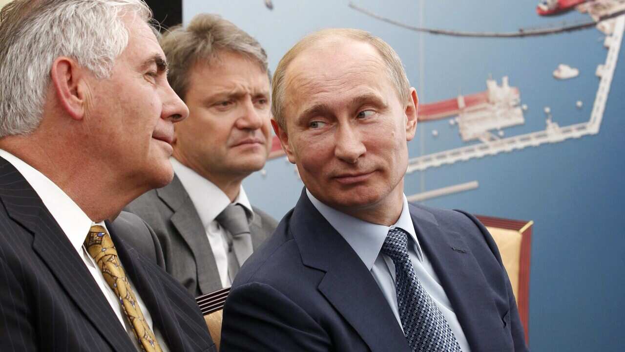 President Vladimir Putin and ExxonMobil CEO Rex Tillerson attend a ceremony of signing an agreement between Rosneft and ExxonMobil, 5 June 2012.