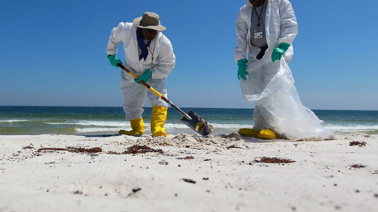 oil_spill_beach_cleanup_100609_B_getty_880639410