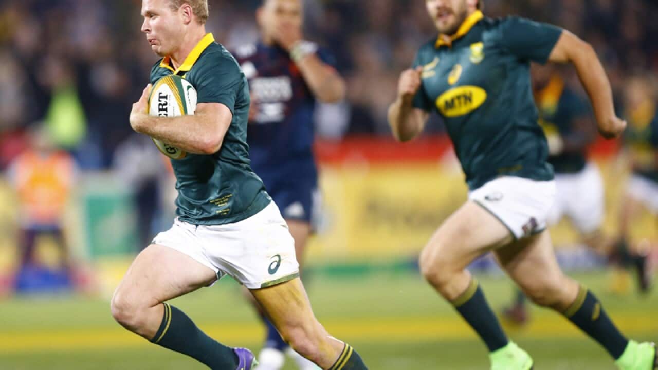 The Springboks Ross Cronje breaks the French defense