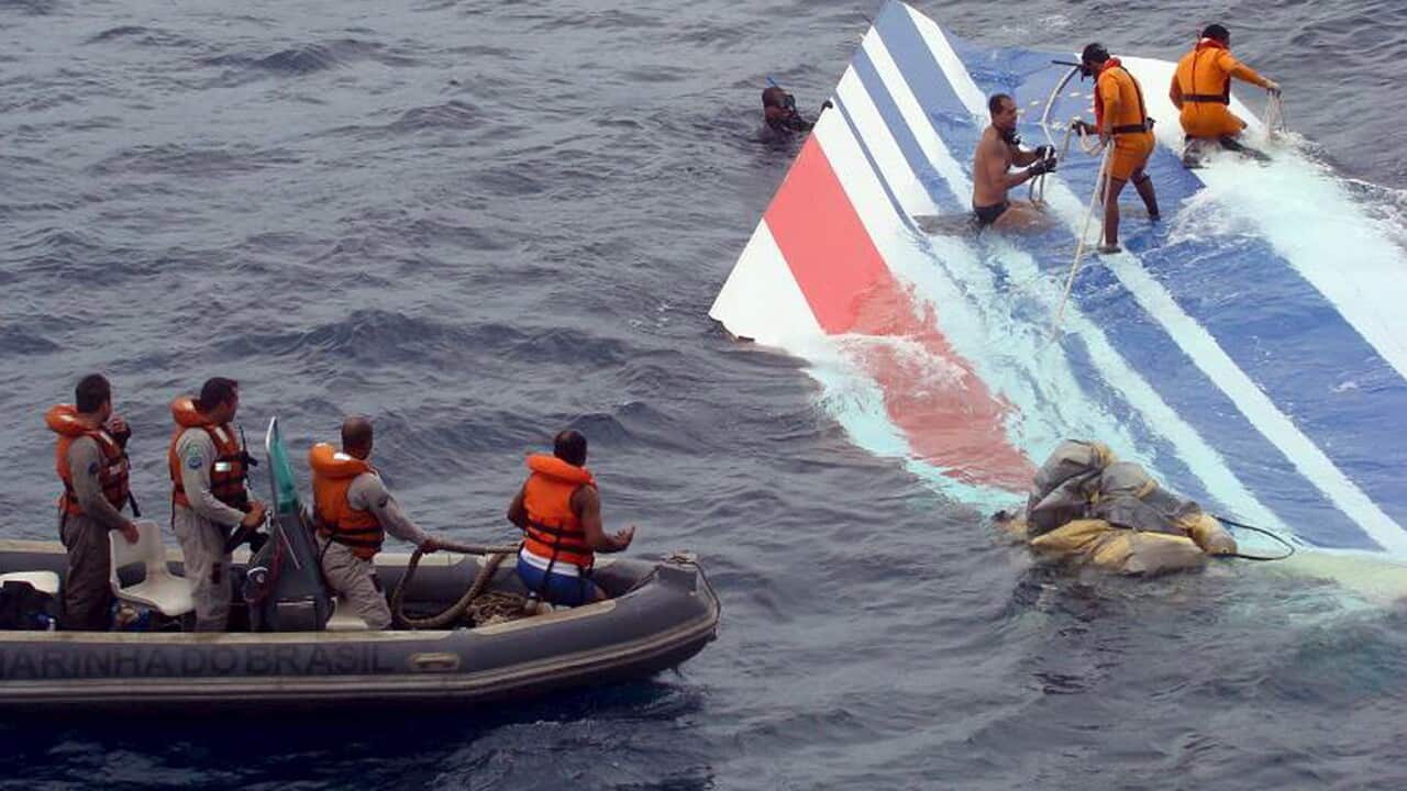 Brazil marines recovering debris from the missing Air France jet in the Atlantic Ocean on 08 June 2009