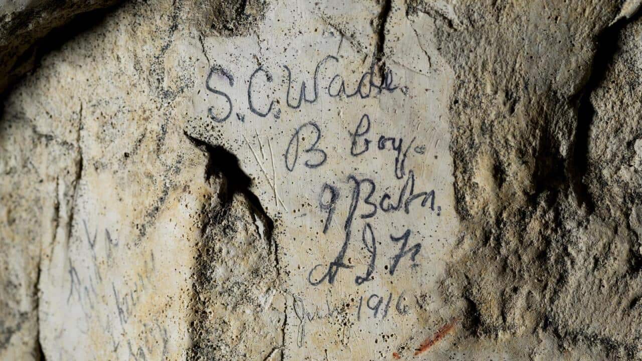 L'un des graffitis des grottes de Naours