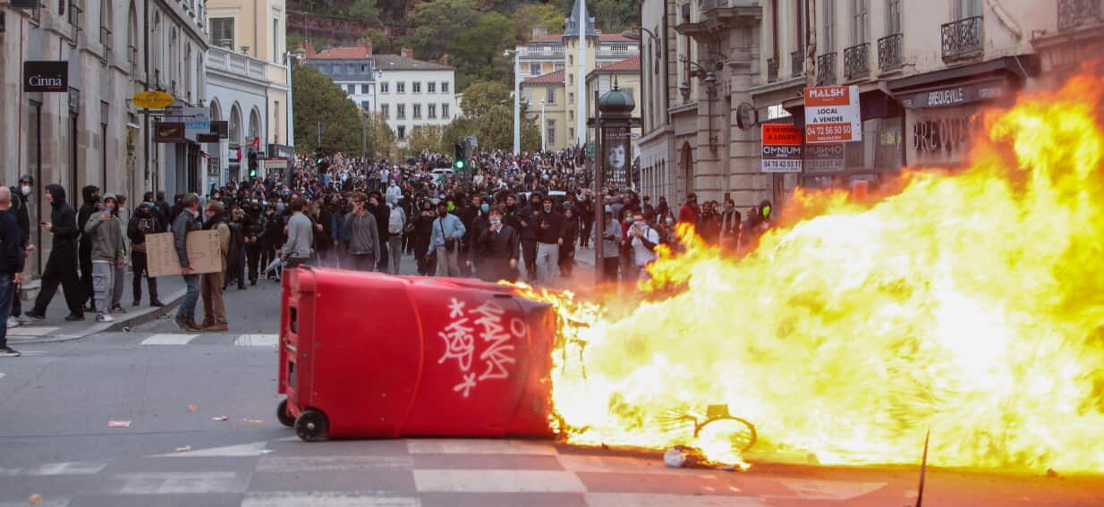 French police deploy in force as authorities ban weekend protests across major cities