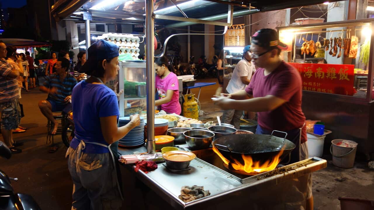 Rark 3 chefs reveal the sizzling secrets of how to work a wok | SBS Food