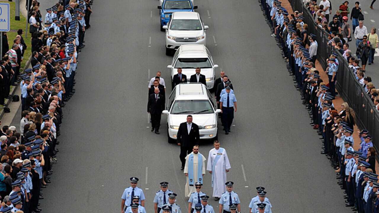 police_officer_leeding_funeral_L_110607_aap_415785151