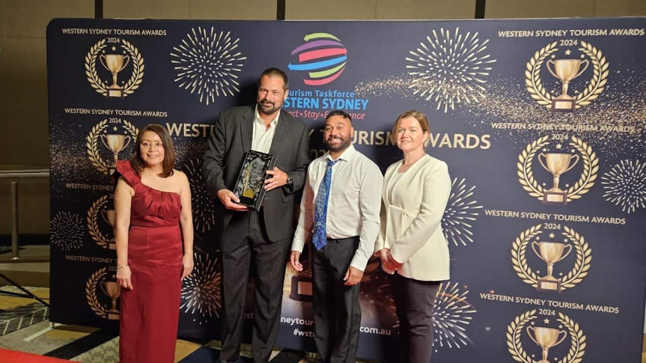 Ban Giám đốc Sydney Zoo nhận Giải thưởng Doanh Nghiệp Du lịch miền Tây Sydney (SBS).jpg