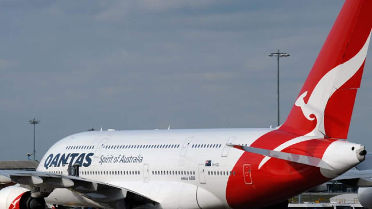 qantas_grounded_111030_B_aap_123602997