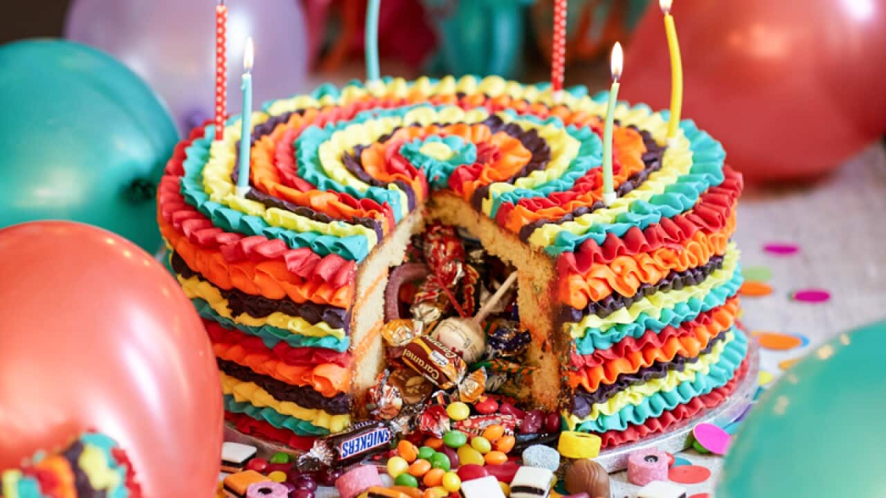 Juliet Sear piñata cake