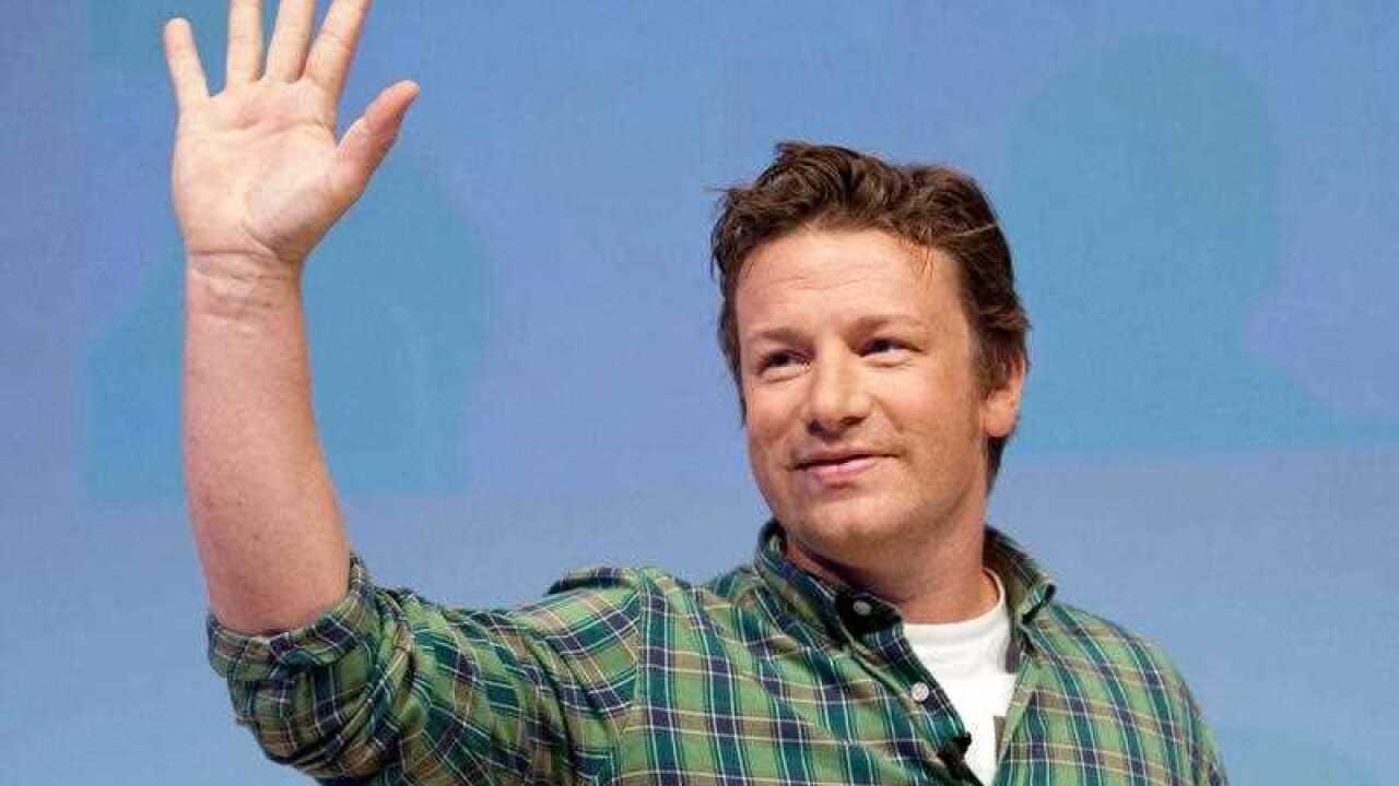 English celebrity chef Jamie Oliver's food program that battles the bulge opened a mobile kitchen in Cherbourg, an Aboriginal community in Queensland. (AAP)