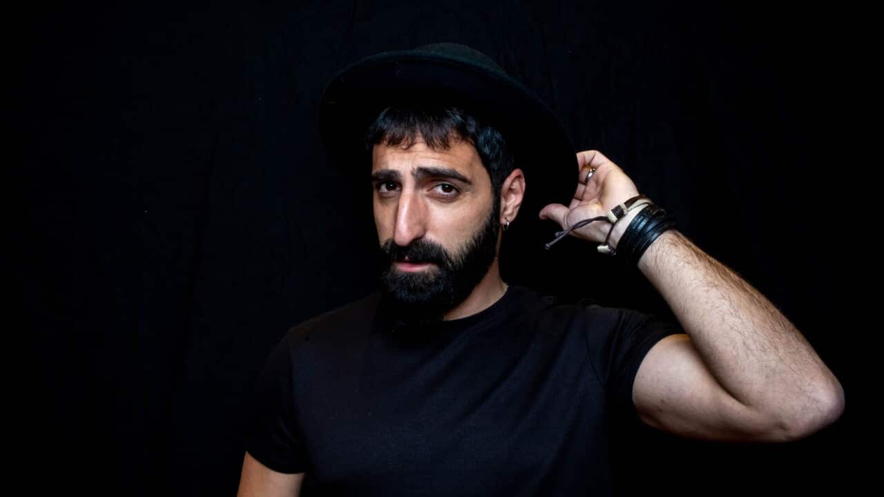 Nato ad Acri, in provincia di Cosenza, il 24 settembre 1987, Fabio Curto ha vinto The Voice of Italy nel 2015 e Musicultura nel 2020