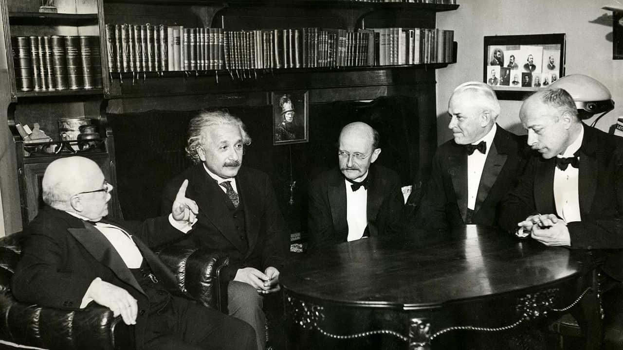 1280px-Nernst,_Einstein,_Planck,_Millikan,_Laue_in_1931.jpg