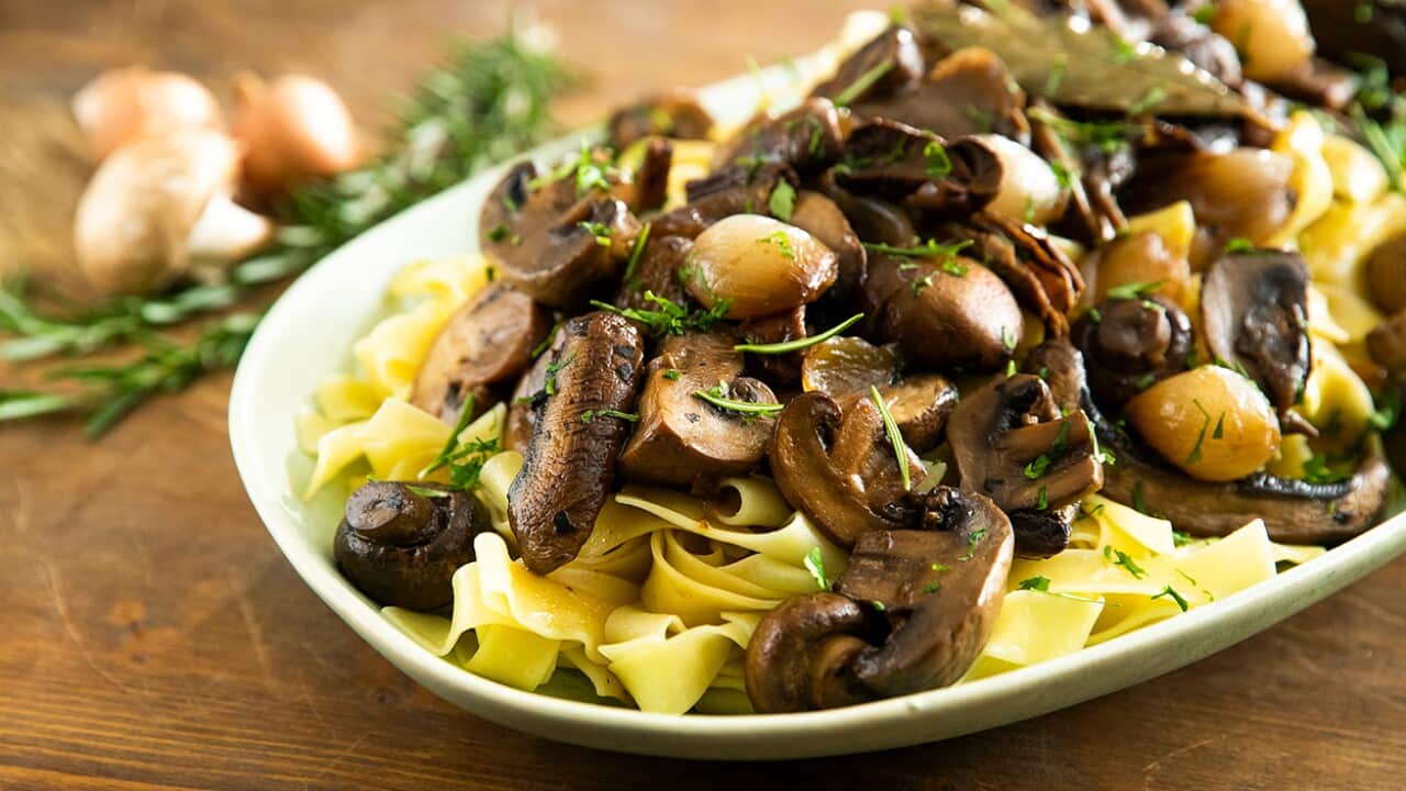 Greek mushroom and onion stew (Manitaria stifado)