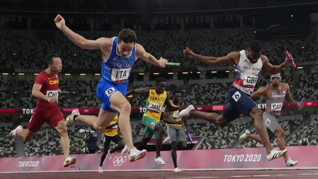 Filippo Tortu beffa il britannico Nethaneel Mitchell-Blake regalando all'Italia l'oro nella staffetta 4x100 per un centesimo