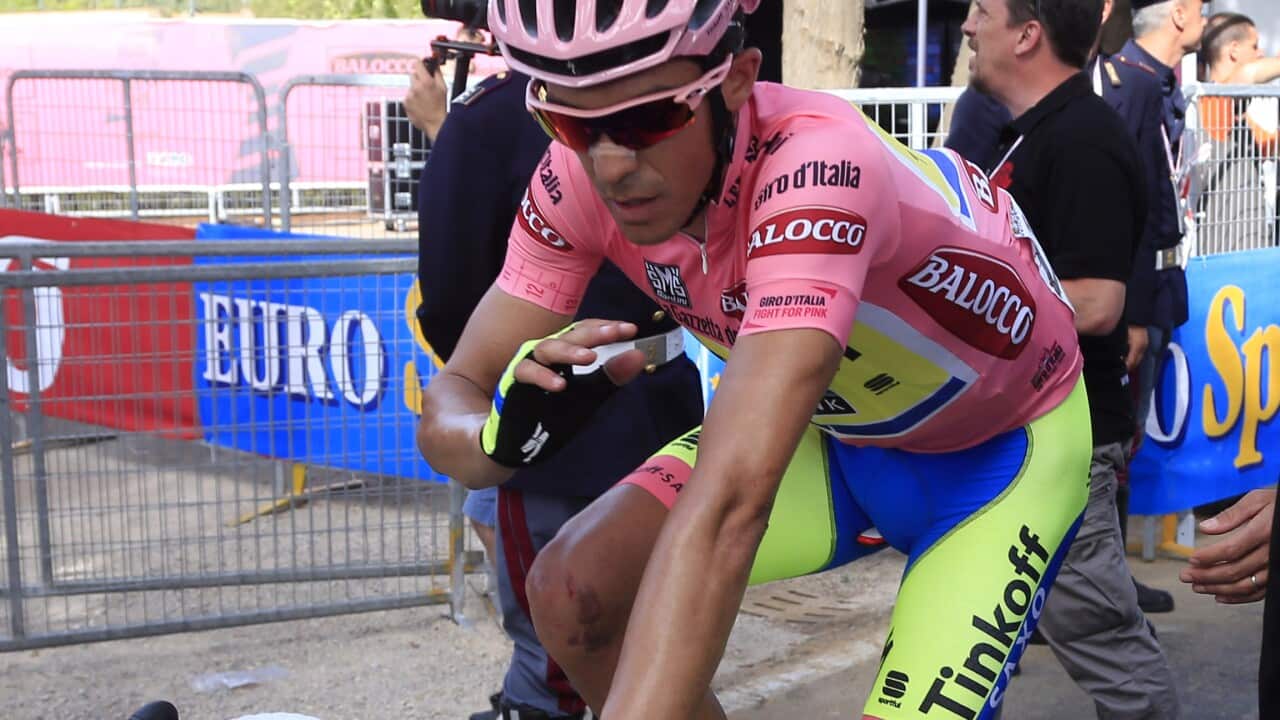 Alberto Contador finishes Stage 6 of the Giro d'Italia after crashing