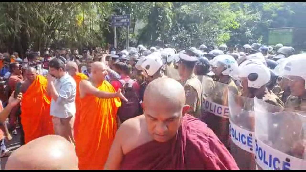 Buddhist monks protest in Sri Lanka