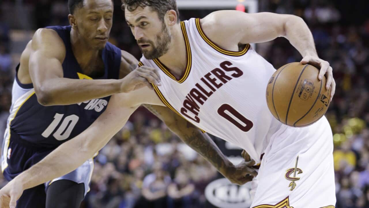 Cleveland Cavaliers player Kevin Love (R)